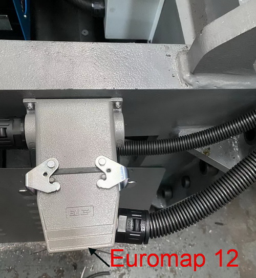 Euromap 12 connect robot to injection molding machine