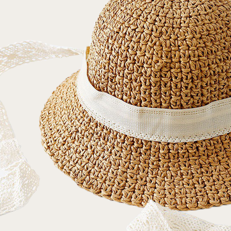 Sunflowers decorate straw hats tchat